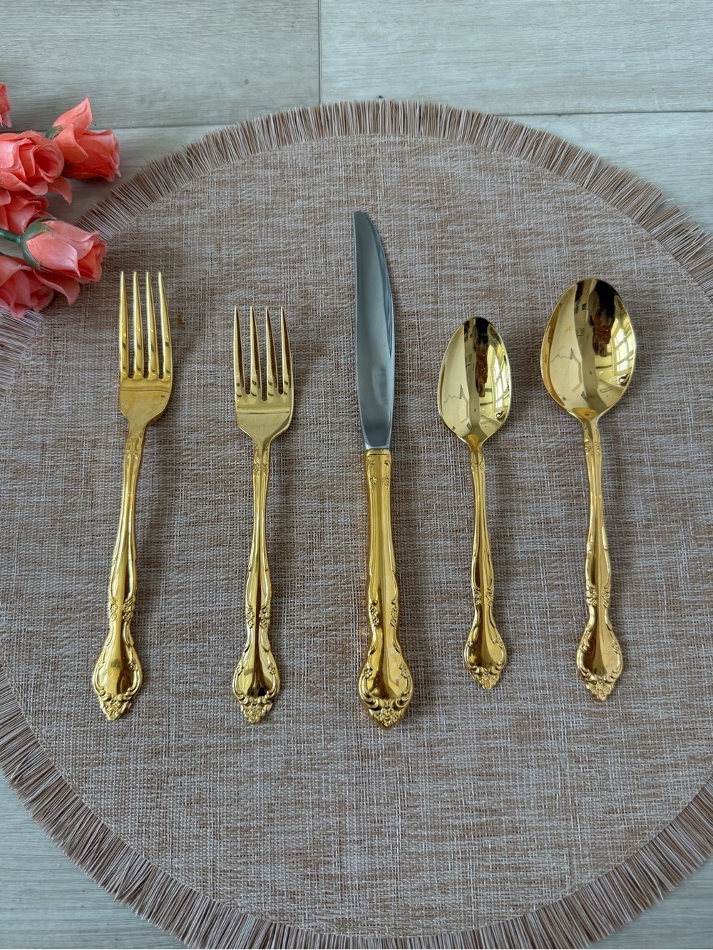 GOLDEN AFFECTION by Oneida
- 5 Piece Place Setting - Electroplated